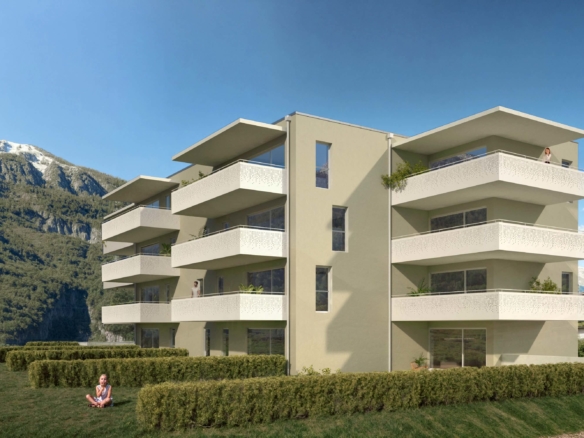 Façade sud-ouest du Clos du Luizet à Saxon, montrant les balcons spacieux et le jardin paysager de la résidence PPE de 16 appartements